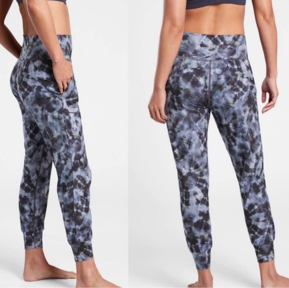 Athleta salutation jogger size large blue tie die navy